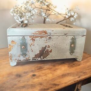 Vintage Small Cedar Chippy Wooden Chest.